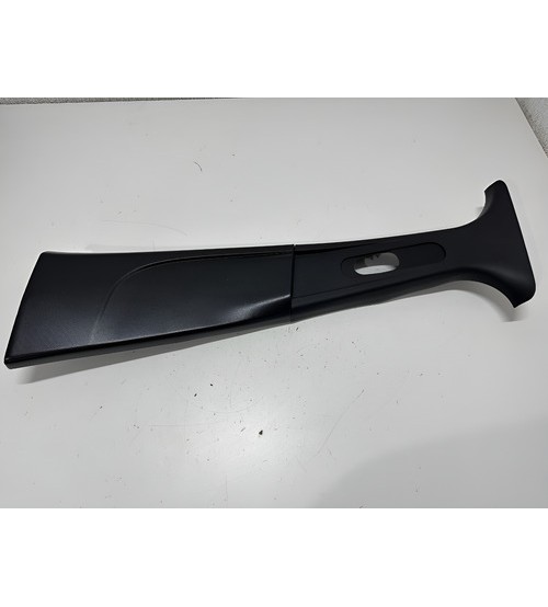 Acabamento Coluna Central Esquerda Fiat Fastback Abarth 2023