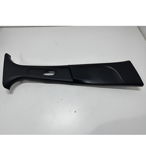 Acabamento Coluna Central Direita Fiat Fastback Abarth 2023
