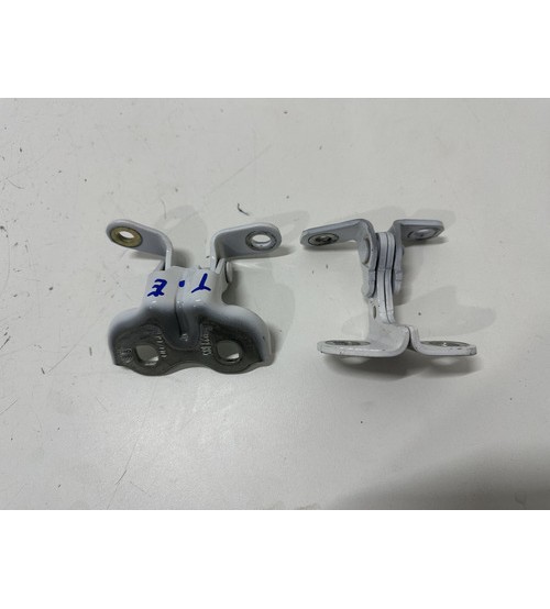 Dobradiça Da Porta Tras/esq Gm Onix Pr2 Hatch 2024