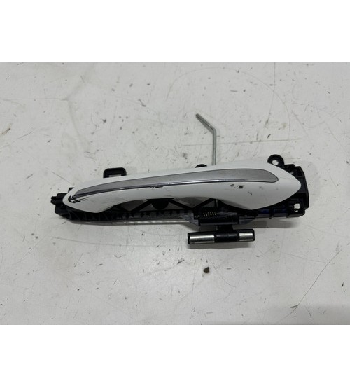 Maçaneta Ext. Da Porta Tras/dir Gm Onix Pr2 Hatch 2024 Branco Traseira