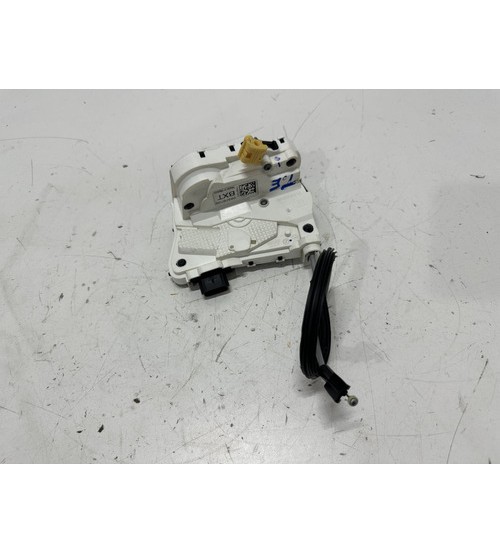 Fachadura Da Porta Tras/esq Gm Onix Pr2 Hatch 2024